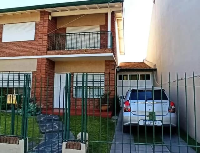 Venta Casa 5 Ambientes Con Garage Y Quincho, Lote 500 M2, Ac