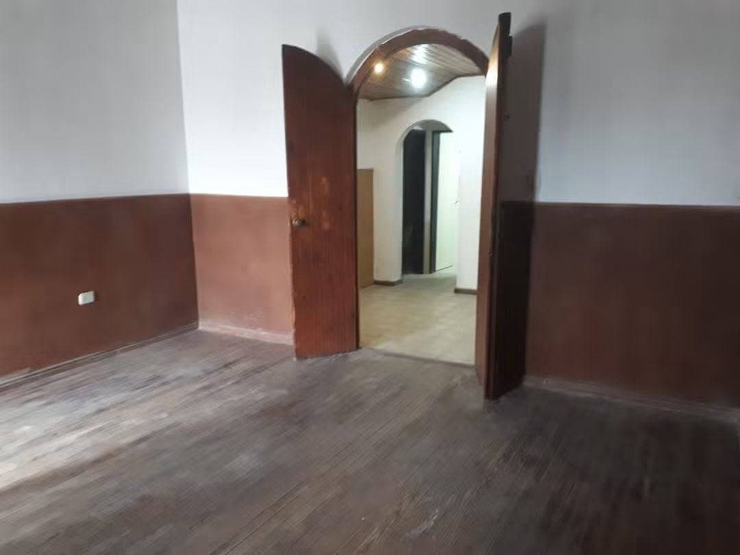 CASA AL FRENTE DE 1 DORMITORIO EN ALQUILER — foto 2