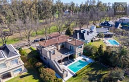 VENTA CASA KENTUCKY, FUNES