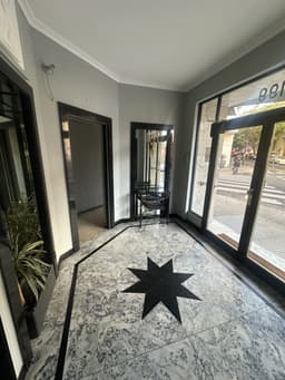 VENTA RECOLETA AL FRENTE PISO ALTO SOL Y LUZ A PLENO 3 AMBIENTES DEPENDENCIAS 2 BAÑOS