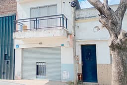 CASA 1 DORMITORIO CON LOCAL COMERCIAL O COCHERA ITALIA Y AV. URIBURU
