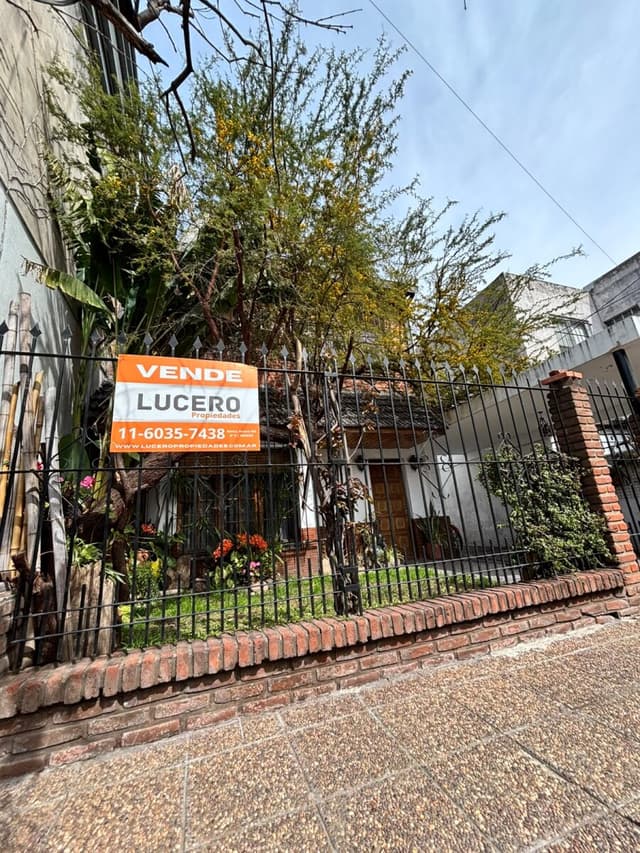 Casa con 3 habitaciones, quincho y pileta en venta en Ramos Mejía