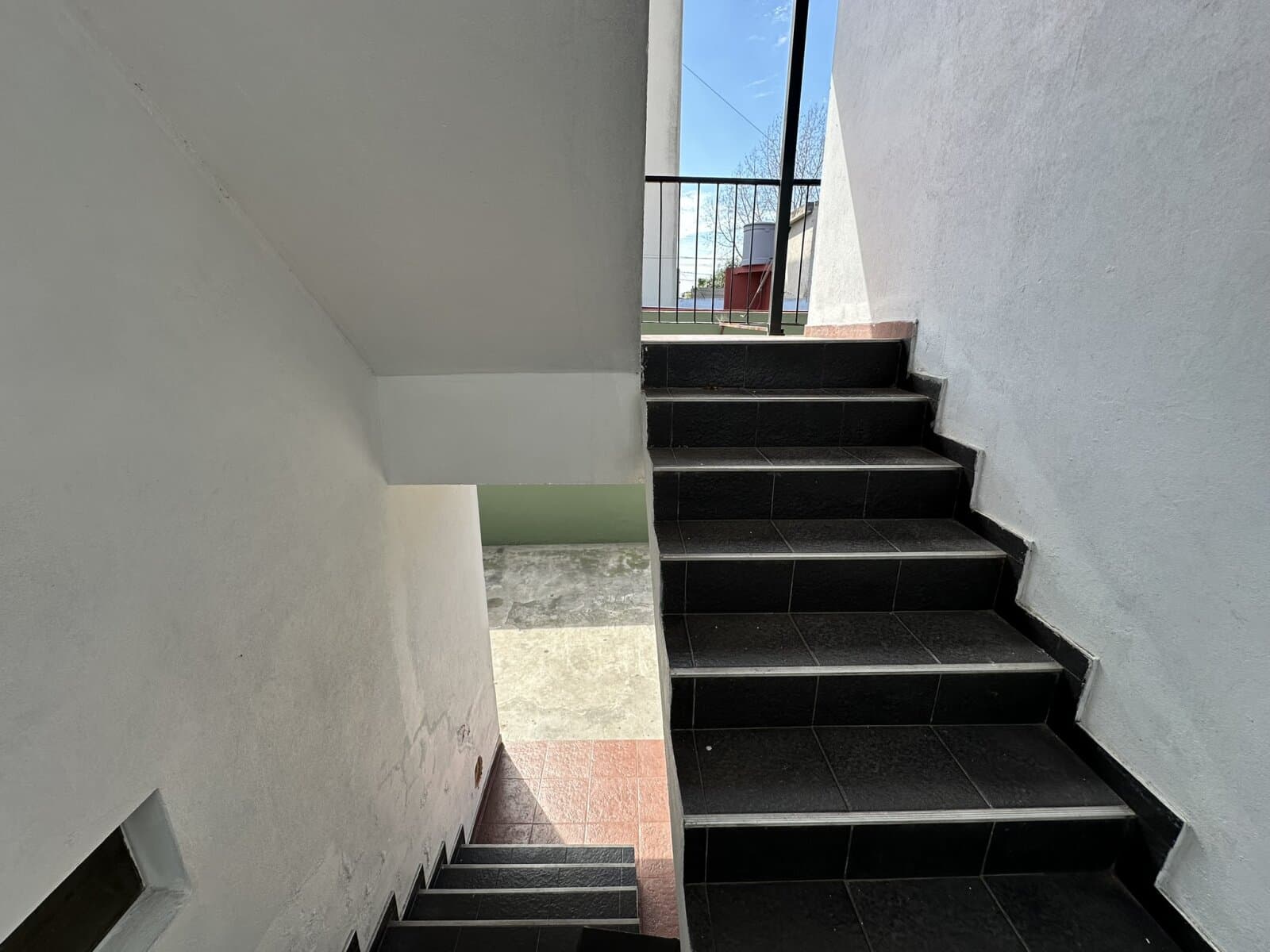 DEPARTAMENTO 3 AMB. CON COCHERA DESC. — foto 2