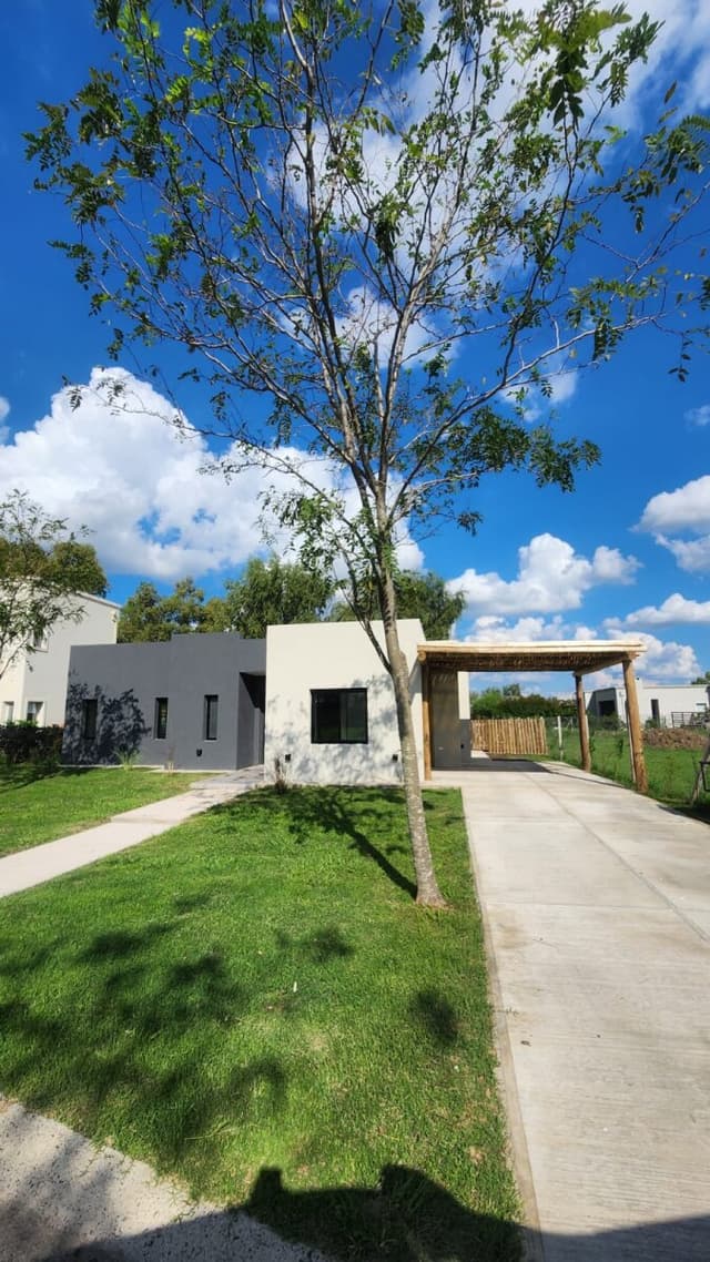 VENTA CASA 5 AMB EN Bº SANTA EMILIA CON PILETA EN PILAR DEL ESTE