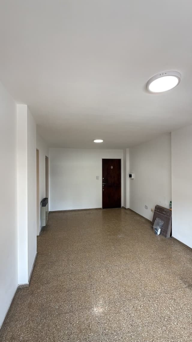 No lo podes dejar pasar!! Departamento de 2 dorm. y balcon- Maipu 174