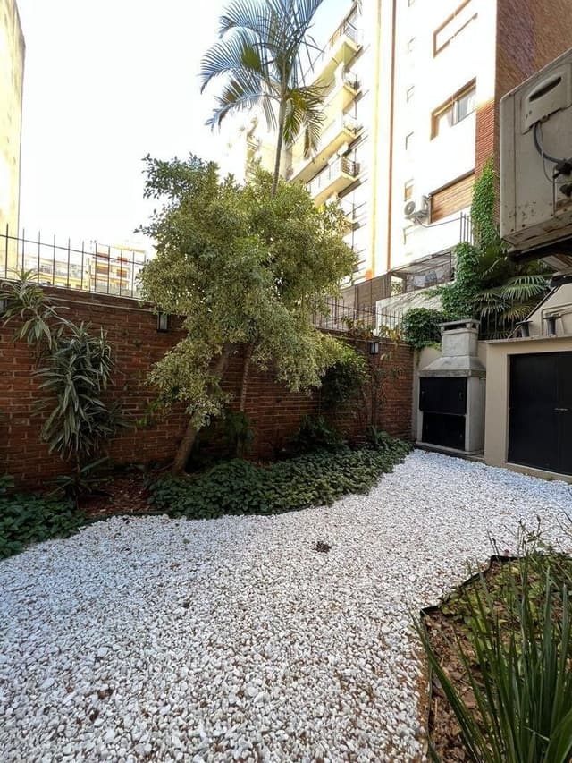 Belgrano, Blanco Encalada 2000, 5 amb, 179m2, u$s 2,200 + luz + gas + internet.