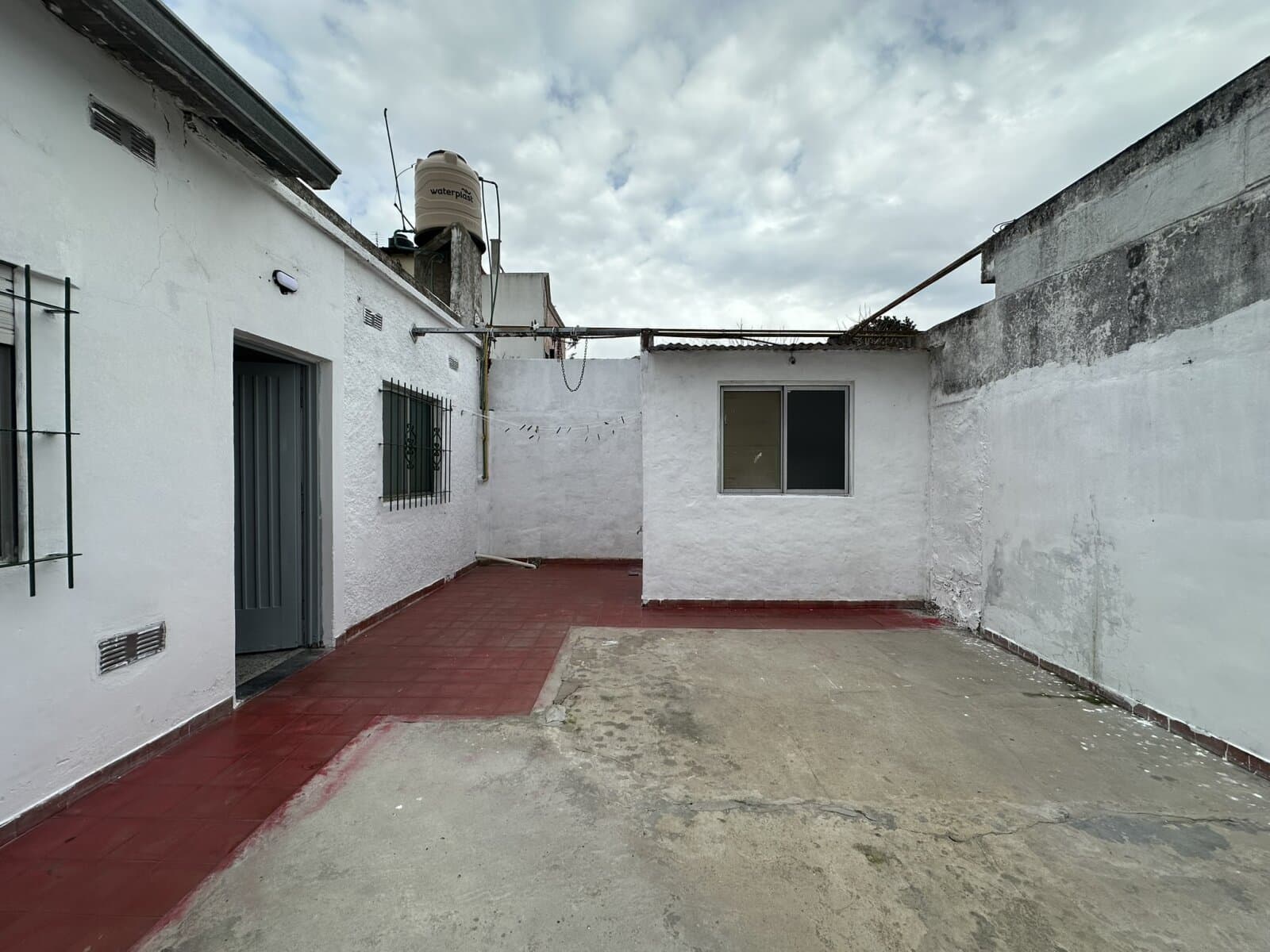 CASA AL FRENTE CON COCHERA Y JARDÍN — foto 12