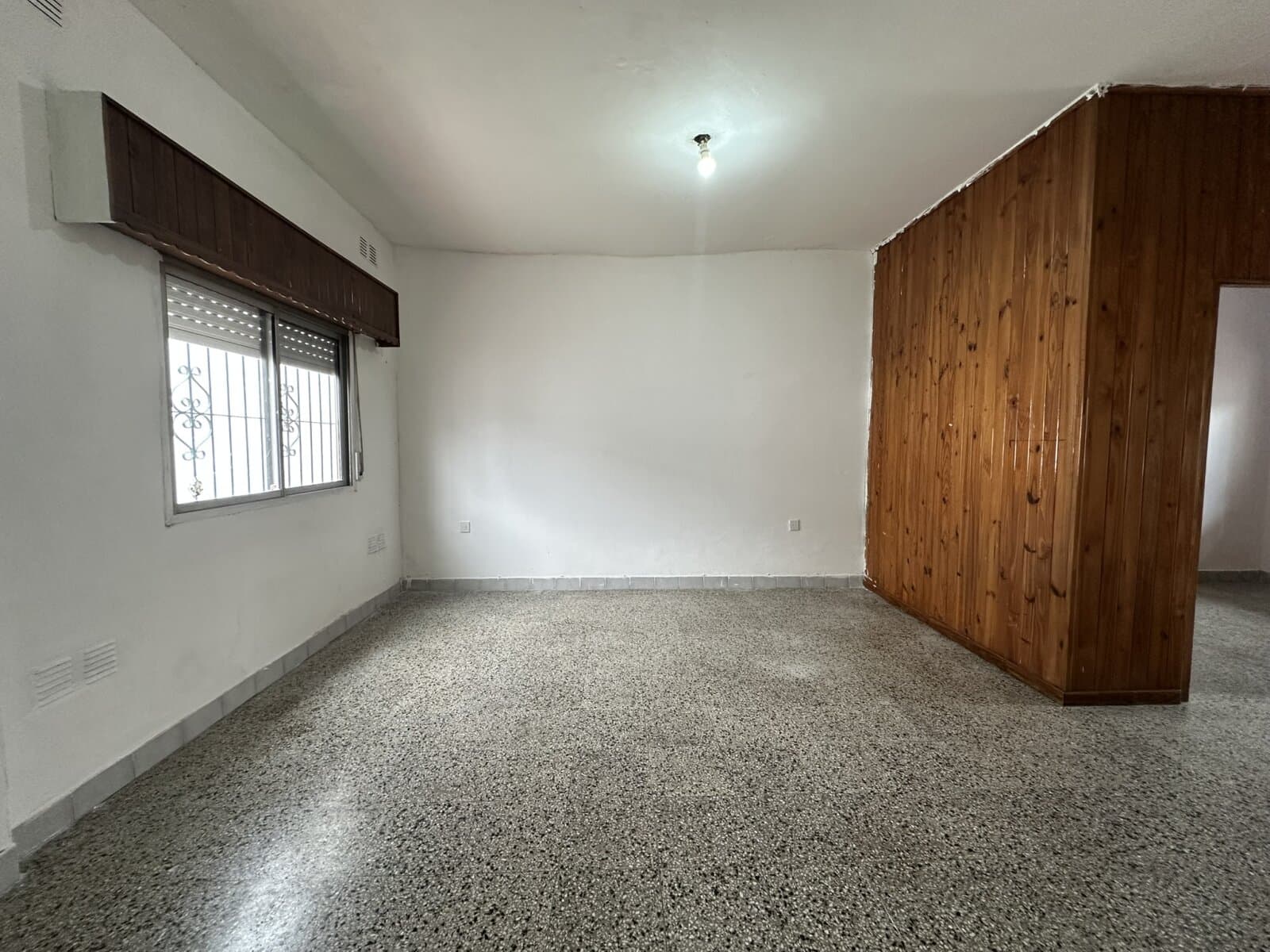 CASA AL FRENTE CON COCHERA Y JARDÍN — foto 8