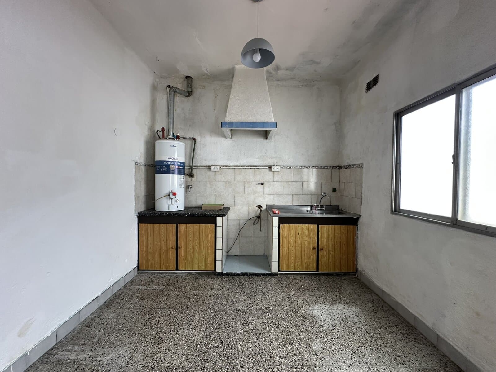 CASA AL FRENTE CON COCHERA Y JARDÍN — foto 11