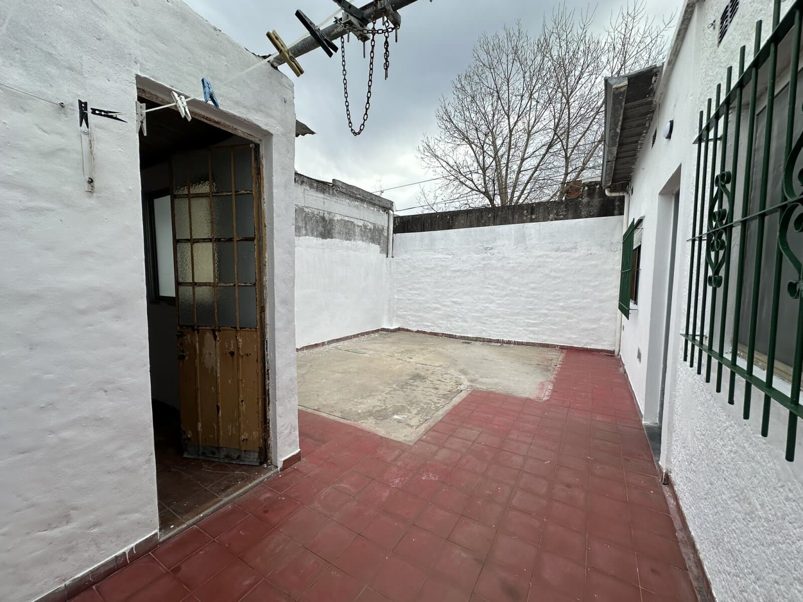 CASA AL FRENTE CON COCHERA Y JARDÍN — foto 14