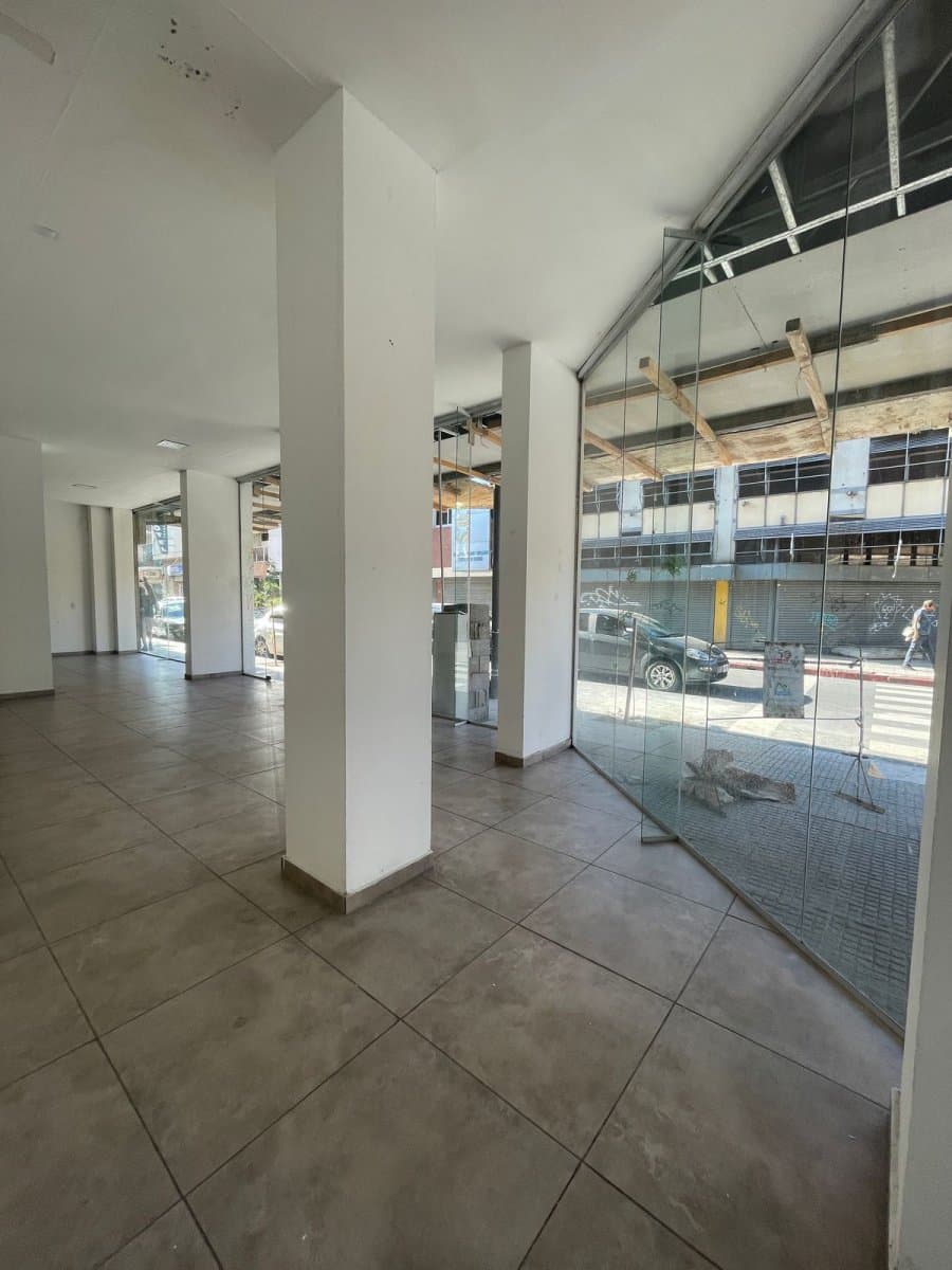 Local Esquina - Amplia Vidriera En Venta - B° Centro — foto 13