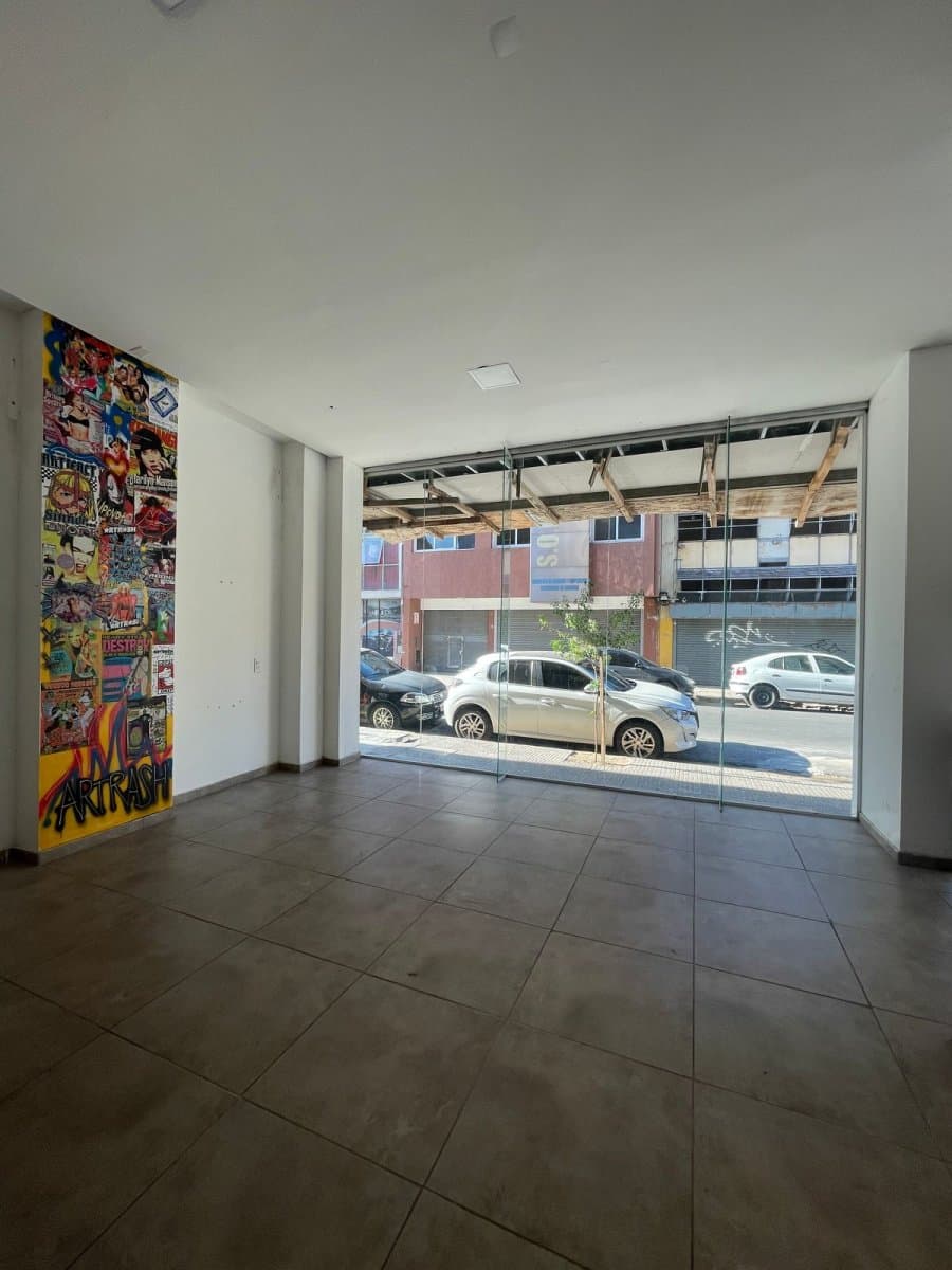 Local Esquina - Amplia Vidriera En Venta - B° Centro — foto 3