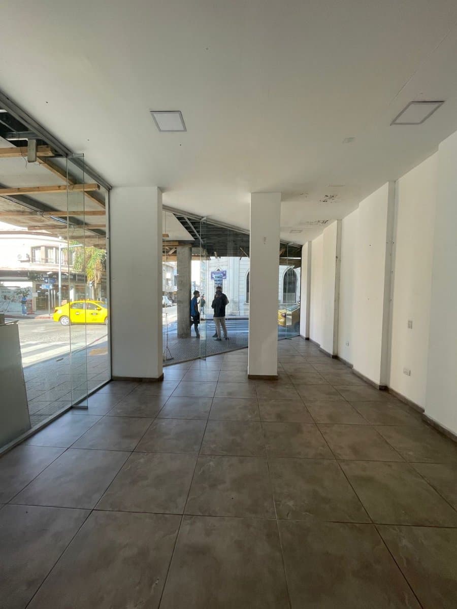 Local Esquina - Amplia Vidriera En Venta - B° Centro — foto 15
