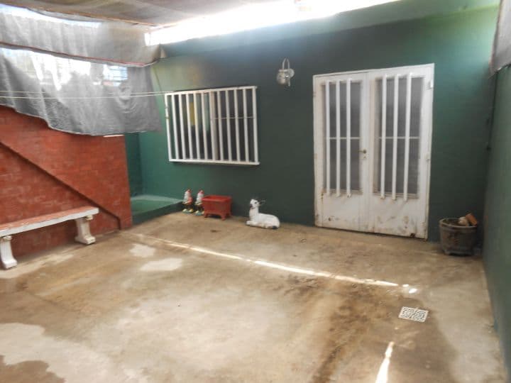 HERMOSA CASA DE PASILLO 2 DORMITORIOS DE 150M2 - PATIO - GALPON - TERRAZA — foto 8