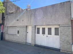 Venta casa dos dormitorios más comodín y patio.