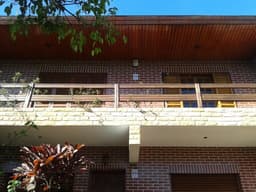 Casa en lote de 8.66x17, Apto Credito, en dos plantas de 5 ambientes, con garage, jardin y altillo