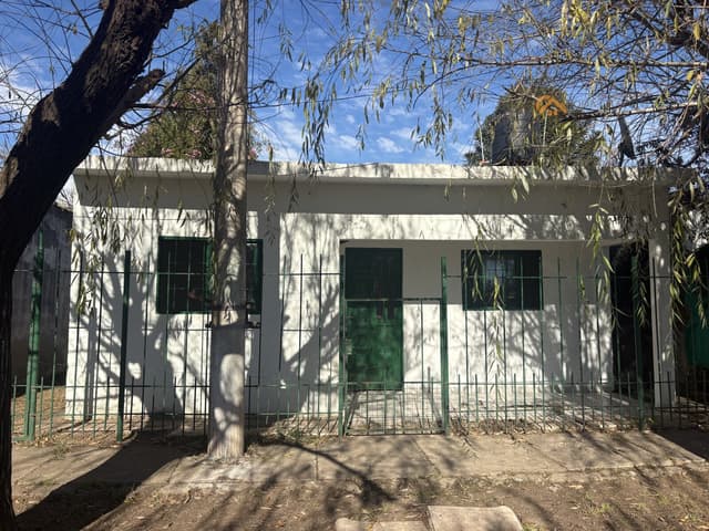 ROLDAN - CASA EN VENTA -A POCAS CUADRAS DEL CENTRO -2 DORMITORIOS