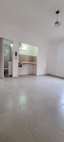 Monoambiente con kitchinette al contrafrente, muy luminoso, inmejorable ubicacion, oportunidad para invertir