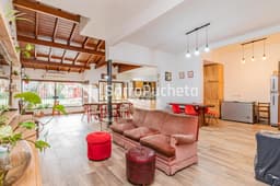 Venta Casa 4 ambientes con piscina, amplio jardín y cochera en Villa Sarmiento.