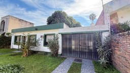 Casa de 3 dormitorios en terreno de 450 m2 en VENTA en Perú al 1500, Yerba Buena